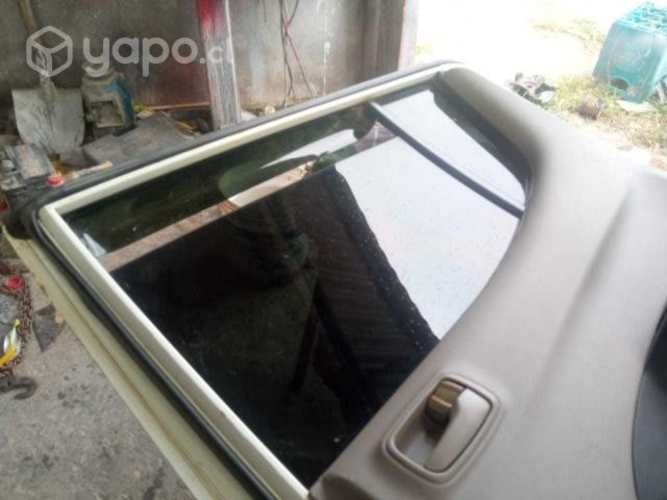 Puerta lateral trasera derech camioneta Mitsubishi