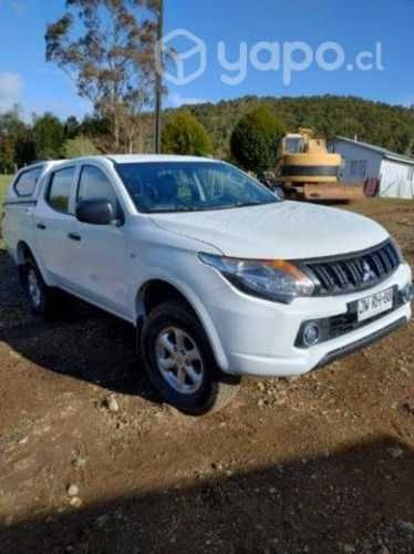 Camioneta MITSUBISHI L
