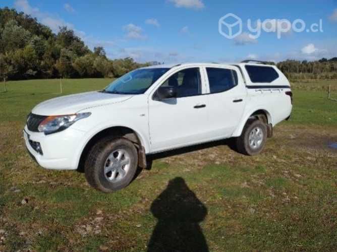 Camioneta MITSUBISHI L