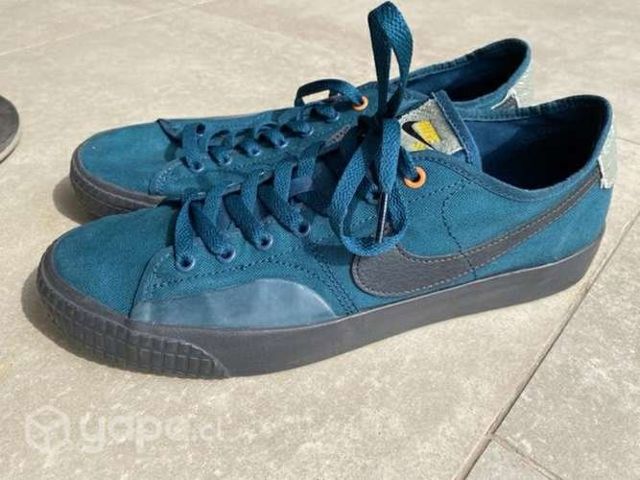 ZAPATILLAS NIKE TALLA 43 sin uso.