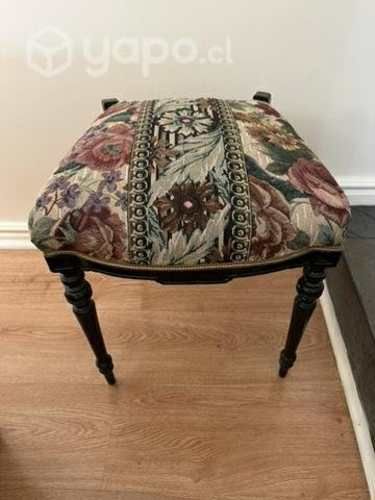 Silla sin respaldo antigua