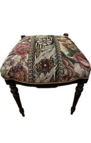 Silla sin respaldo antigua