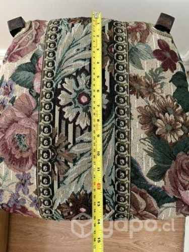 Silla sin respaldo antigua