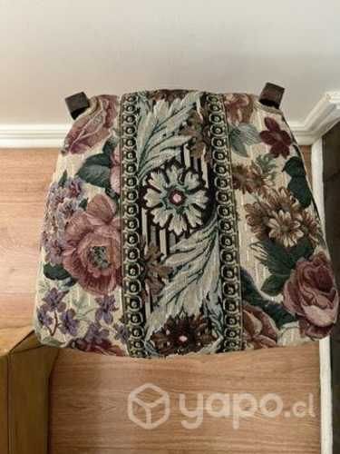 Silla sin respaldo antigua