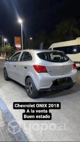 Vendo chevrolet onix 2018 buen estado, transferib
