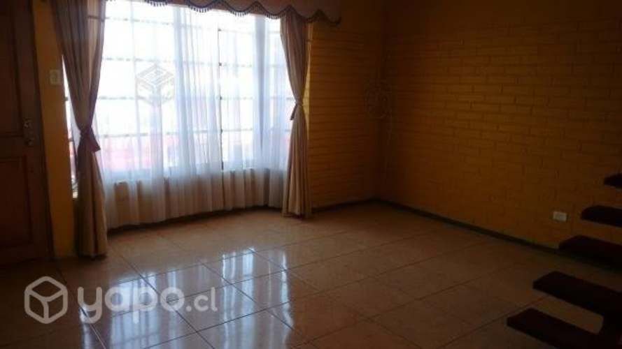 Arriendo de casa de 3 pisos