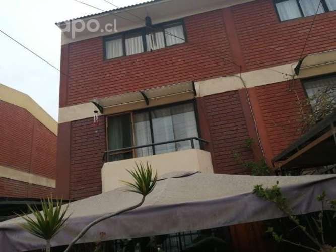 Arriendo de casa de 3 pisos