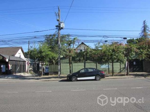 Casa con amplio terreno y potencial comercial