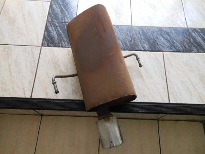 Silenciador + Cola de Escape Cromada Usado