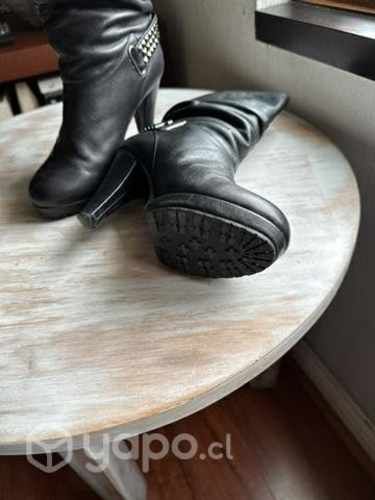 Bota cuero negro