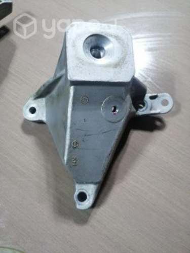 Soporte de caja nissan versa