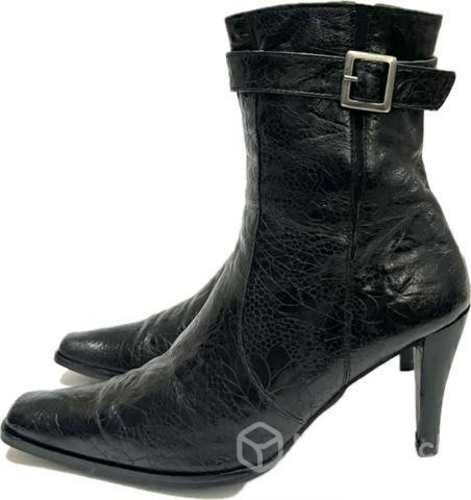 Botín Taco 100% Cuero Marca Pollini N*36 Negro