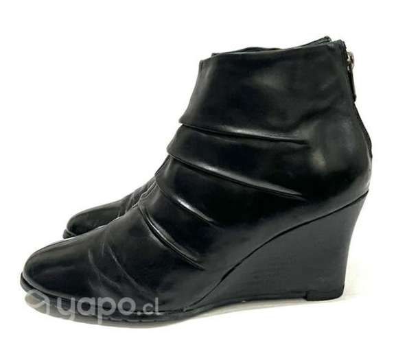 Botín Taco Chino 100% Cuero Marca Pollini N°38