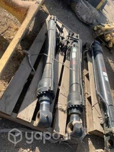 Excavadora Caterpillar 329D disponemos de Cilindro