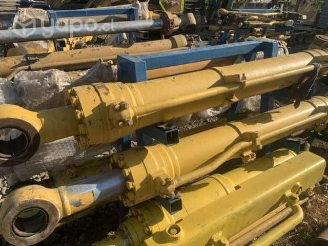 Cilindro hidráulico Komatsu PC300 impecable