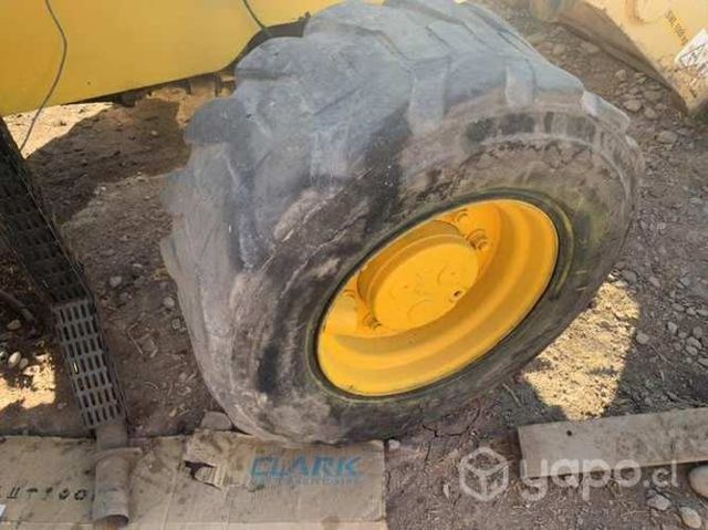 Neumático con llanta Retro Komatsu WB140