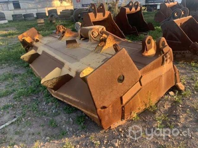 Komatsu D275, disponemos pala