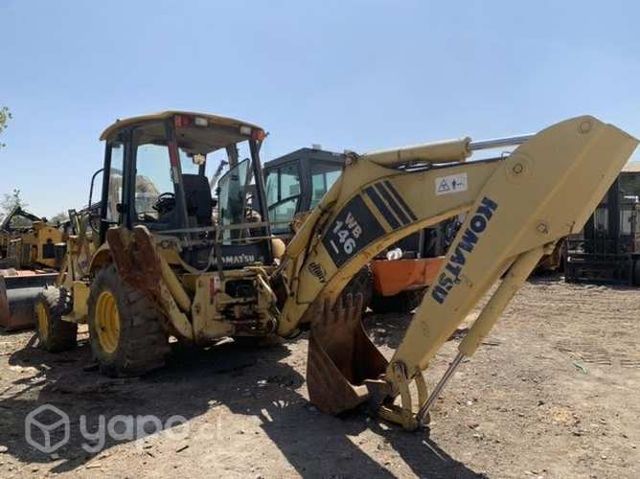 Komatsu WB146 disponemos de cilindro hidráulico