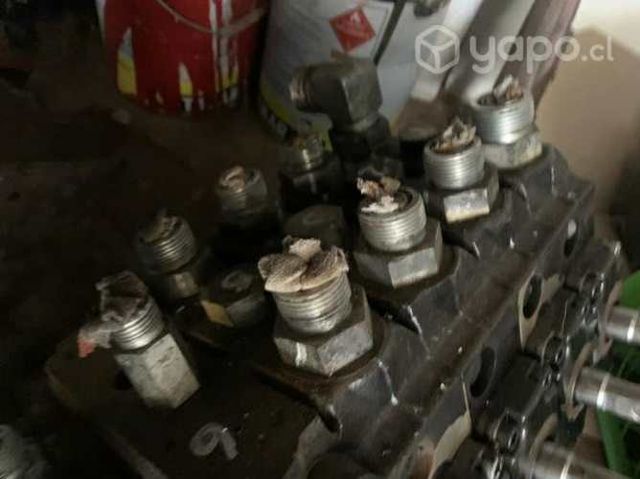 Retroexcavadora Caterpillar 416E, cuerpo Valvulas