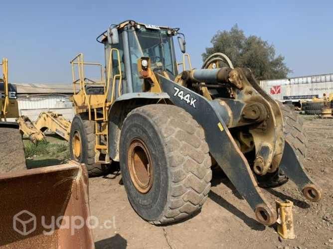 Cargador frontal 744K, balde impecable