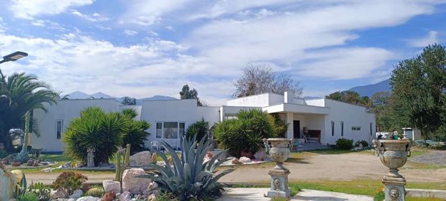 Olmué, Hermosa Casa de 340m2 en parcela 5.000m2, Sector Las Cruces, Condominio cerrado.