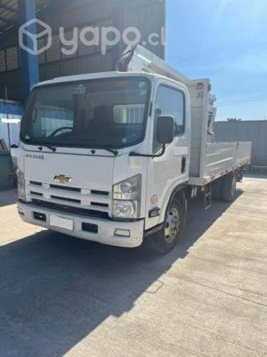 Camión Chevrolet NPR 816 con Alzahombre