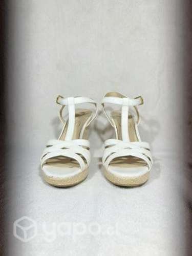 Sandalia con taco Jessica Simpson