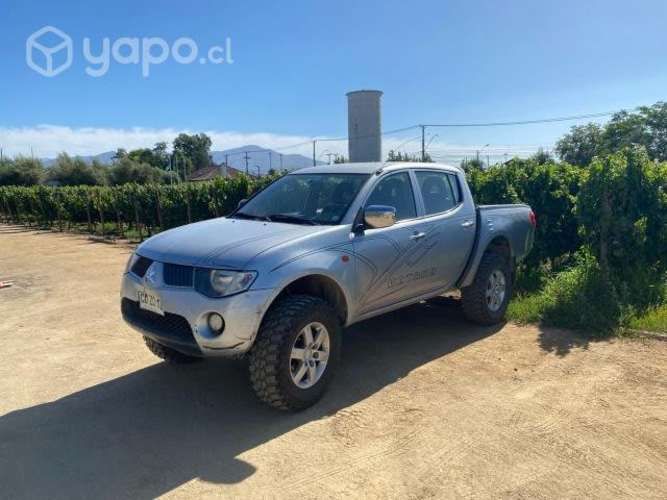 Mitsubishi l200 2010