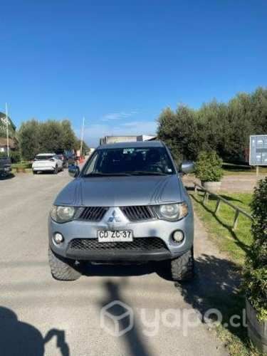 Mitsubishi l200 2010
