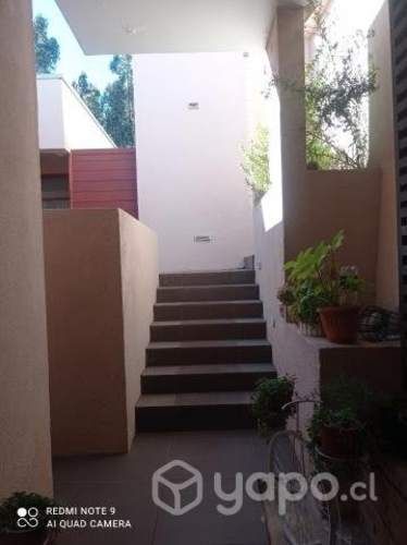 Excelente casa con preciosa vista en barrio exclusivo IDAHUE