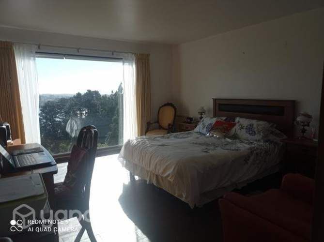 Excelente casa con preciosa vista en barrio exclusivo IDAHUE