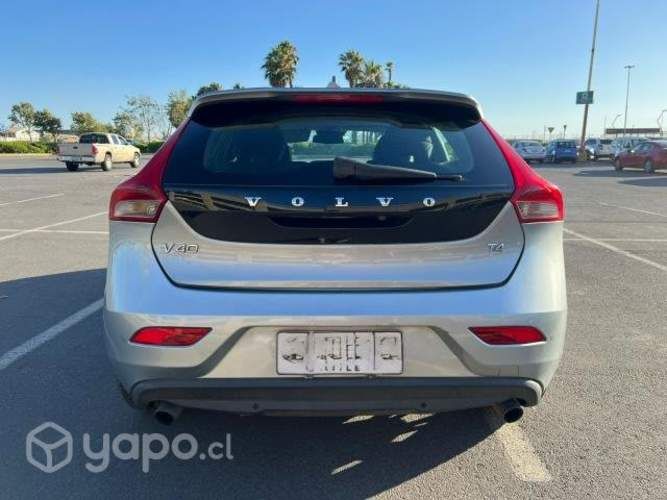 Volvo v40 2014