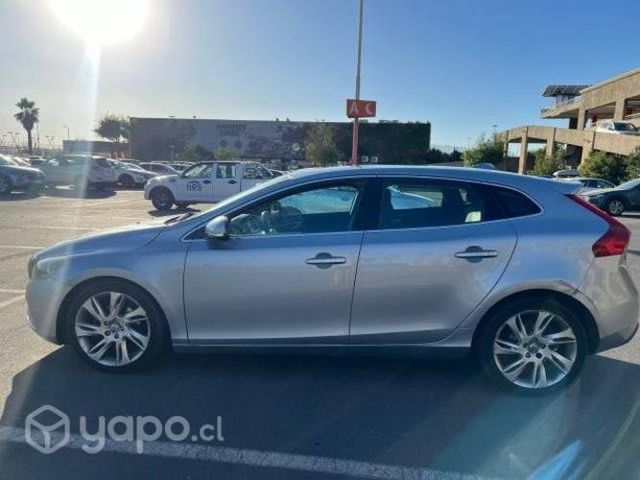 Volvo v40 2014
