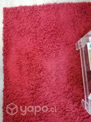 Alfombra Shaggy color rojo pelo largo