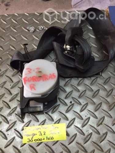 Cinturon tras der Ford Ranger 3.2 2014