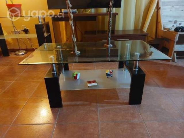 Mesa de centro y de arrimo. Vidrio y metal