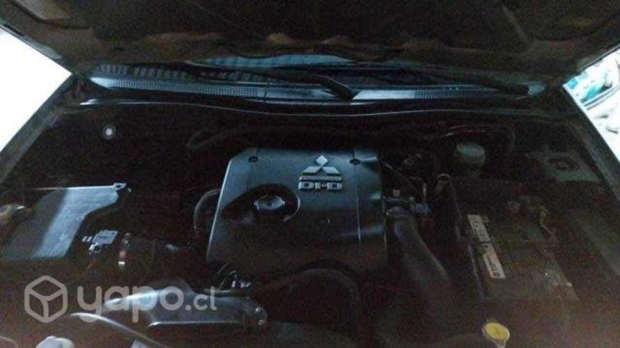 Mitsubishi l200 dakar 2015