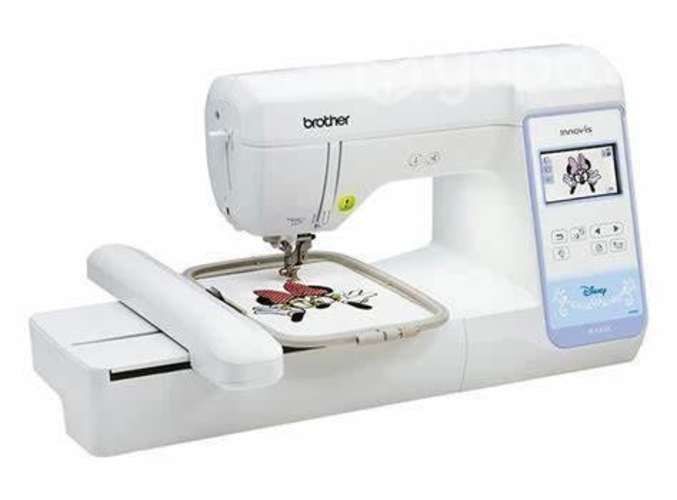 Máquina de Bordar Brother modelo PE830DL DISNEY