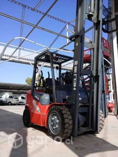 Grua Horquilla 2,5 ton. Gas/Bencina