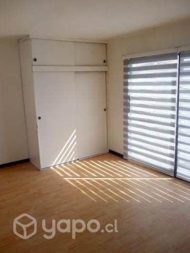 Se arrienda pieza a 2 cuadras de estación de metro Ñuble.