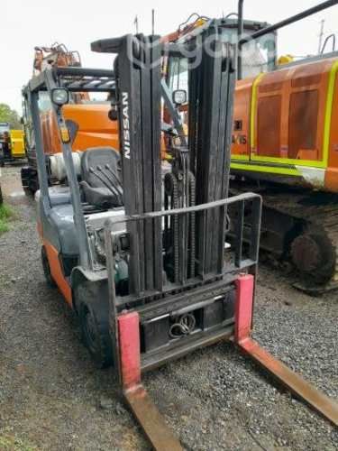 Grúa Horquilla Nissan 3.0 Modelo UL02A25W