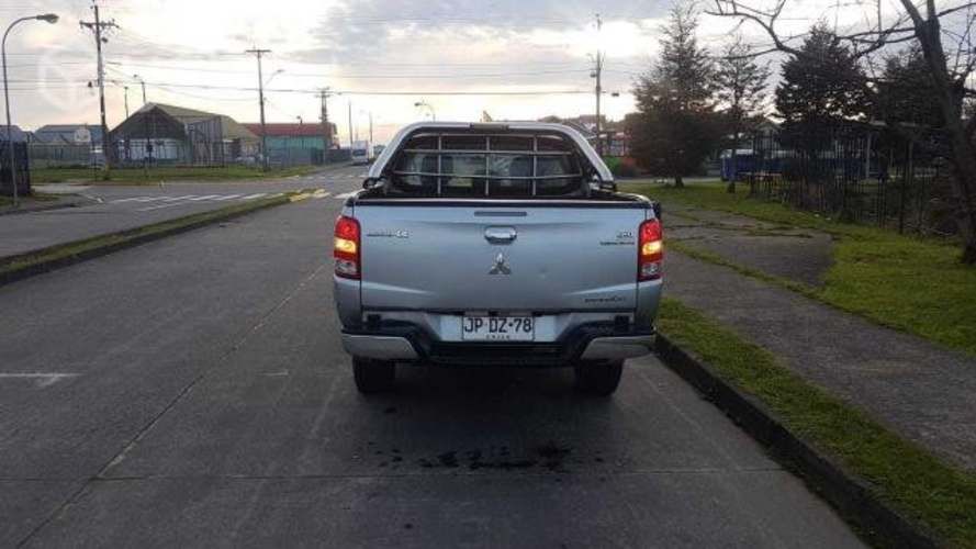 Mitsubishi l200 2017