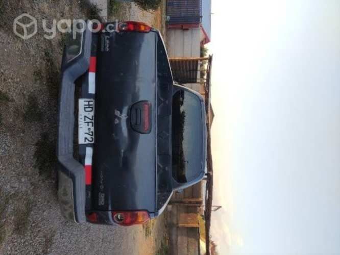 Mitsubishi l200 2015