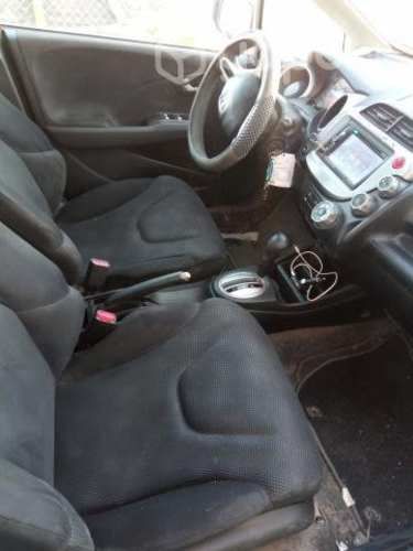 Se vende auto honda fit año 2014