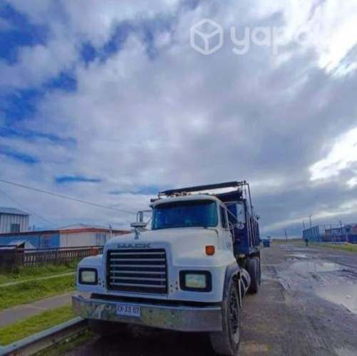 Vendo camión tolva Mack
