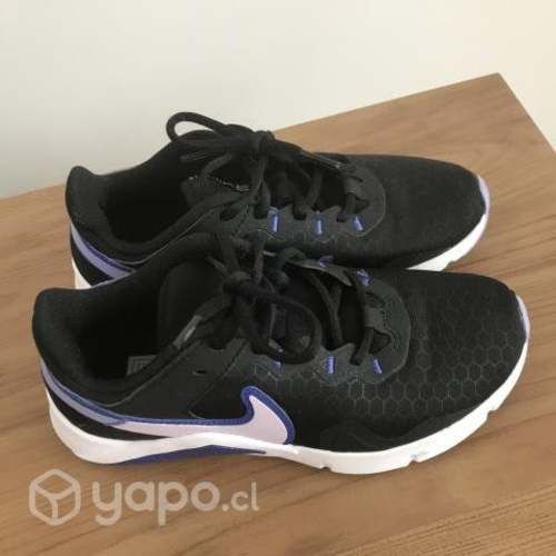 Se vende zapatillas Nike de niña