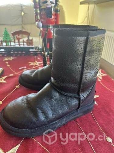 Botas N 35 de cuero marca UGG