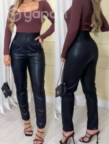 Pantalon ecocuero tipo ZARA