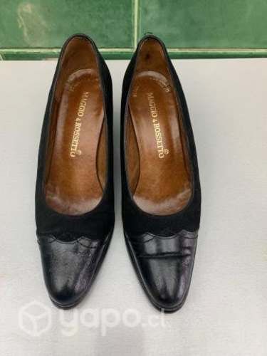 Zapatos argentinos num. 35, cuero, metros Tobalaba