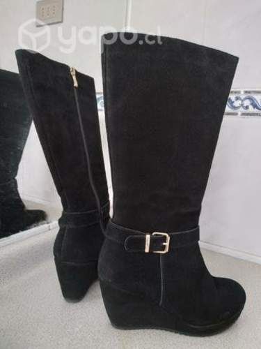 Botas de cuero marca APOLOGY